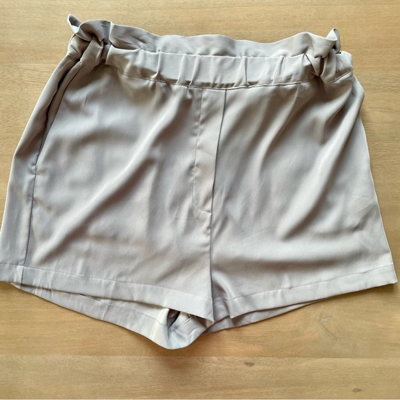 Babaton Gray High Waist Shorts Elastic Waistband Casual Fit - Picture 1 of 8